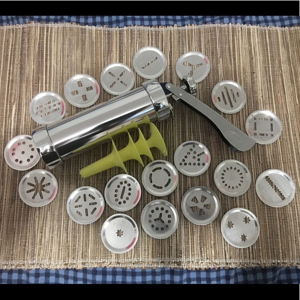 MICHAEL ANDREW COOKIE PRESS SET